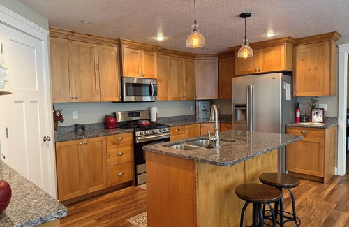 Lava Hot Springs House | All One Level Basement Unit Large Great Room Kitchen 3 bed 2 baths