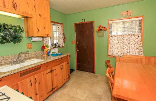 Big Bear Lake House | All Seasons Chateau - Beautiful cozy cabin and just couple steps away from Bear Mountain Resort