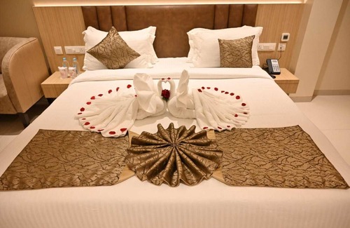 Gomti Nagar Hotel | All Seasons