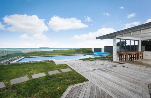 Waihi Beach House | ALL THE 3'S @ NUMBER 3