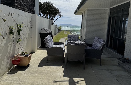 Waihi Beach House | ALL THE 3'S @ NUMBER 3