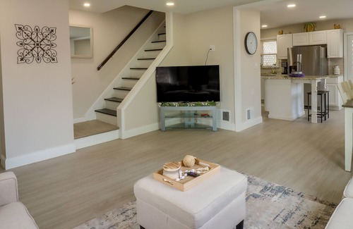 Allentown House | Allentown Townhome w/ Deck - 3 Mi to PPL Center!