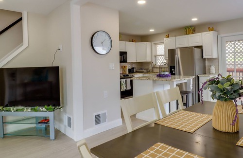 Allentown House | Allentown Townhome w/ Deck - 3 Mi to PPL Center!
