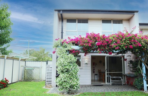 Eden Apartment | Alloway - 2 Bedroom Pet friendly with a fully fenced and secure yard.