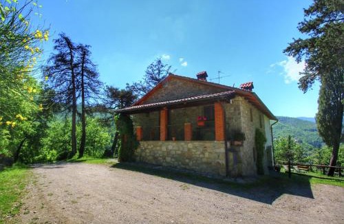 Ortignano Raggiolo House | Alluring Farmhouse in Ortignano with Swimming Pool