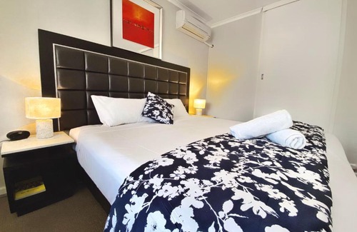 East Tamworth Hotel | Almond Inn
