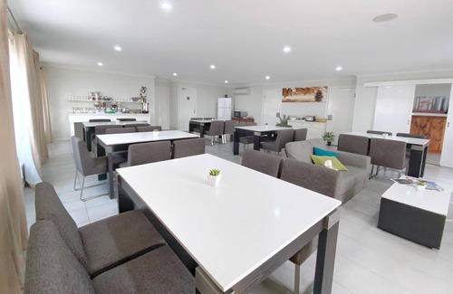 East Tamworth Hotel | Almond Inn Motel