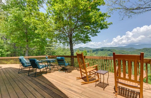 Almond House | Almond Vacation Rental with Mountain Views!