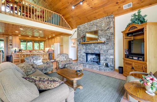 Almond House | Almond Vacation Rental with Mountain Views!