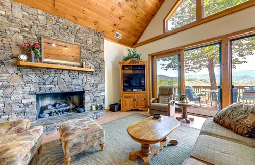 Almond House | Almond Vacation Rental with Mountain Views!