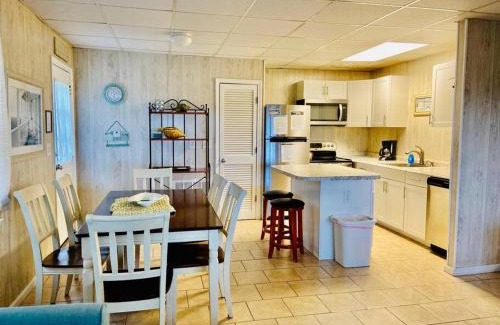 Surfside Beach Apartment | Almost Heaven OCEANFRONT D 3 Bd/3B FREE WIFI