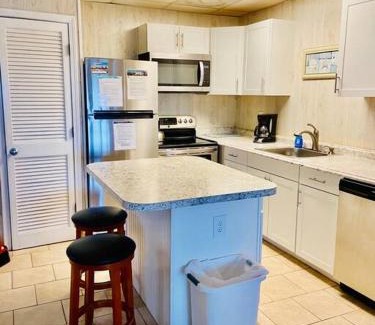 Surfside Beach Apartment | Almost Heaven OCEANFRONT D 3 Bd/3B FREE WIFI