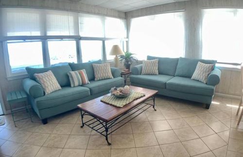 Surfside Beach Apartment | Almost Heaven OCEANFRONT D 3 Bd/3B FREE WIFI