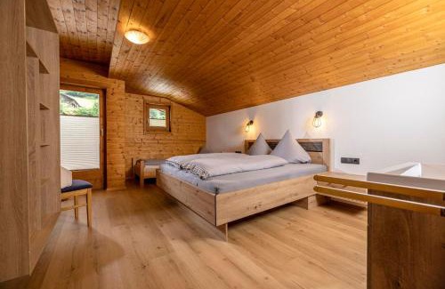 Brandberg Ski Chalet | Almstüberl - Schiestl's Ferienhütten