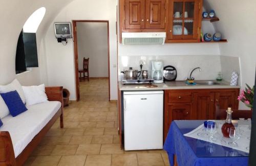 Kamari Apartment | Almyra Oia Suites