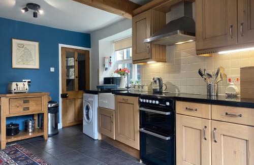 South Charlton House | Alnwick Holiday House - Charming, Historic, Central Alnwick with Courtyard
