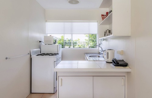 Burnt Pine Apartment | Aloha Apartments