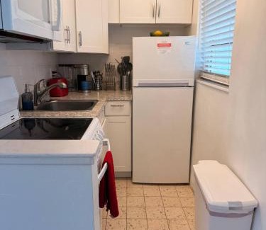 Pompano Beach Apartment | Aloha Apartments On the Intracoastal-Walk to the Beach