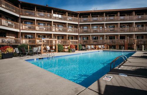 Lake Delton Hotel | Aloha Beach Resort