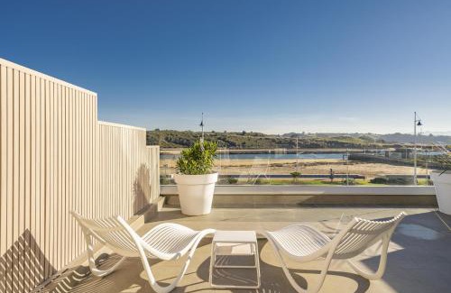 Suances Apartment | Alojamientos Turísticos Puerto de Suances junto a la playa, terraza y garaje privado