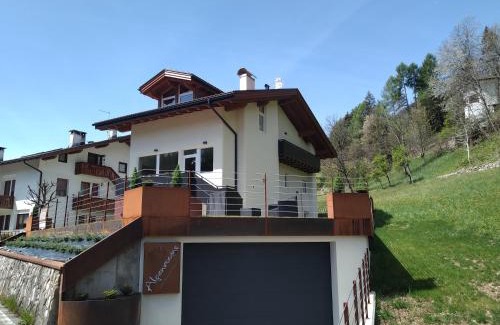 Mezzano House | Alpenrooms