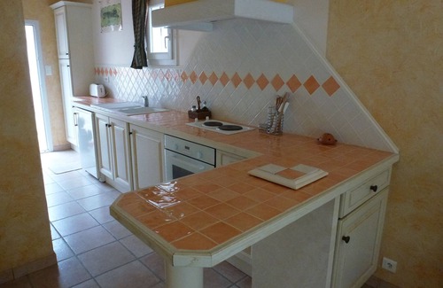 Maussane-les-Alpilles Apartment | ALPILLES - Air-conditioned STUDIO (2Ad./2Children)