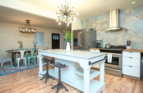 Incline Village Cabin | Alpine Bay by AvantStay | 5mins To Diamond Peak Skiing w/Expansive Deck