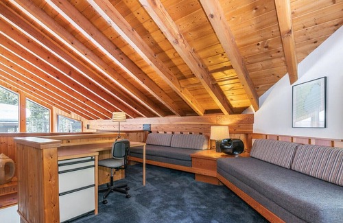 Alpine Meadows Cabin | Alpine Bliss- Stylish, Dog Friendly, Plus Seasonal Ski Shuttle