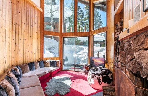 Alpine Meadows Cabin | Alpine Bliss- Stylish, Dog Friendly, Plus Seasonal Ski Shuttle