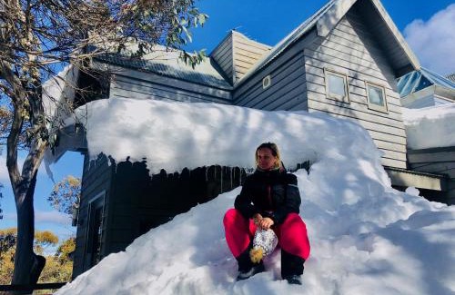 Mount Buller House | Alpine Chalet 3BR with Heated Floors and Fast Wi-Fi