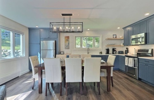 Killington Apartment | Alpine Chalet Grill, Fire pit, Pool, Gym, CornHole