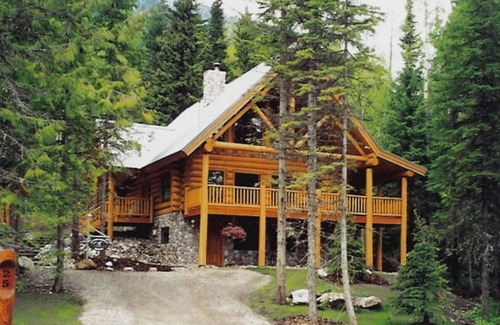 Alpine Trails Ski Chalet | Alpine Cougar Log Chalet