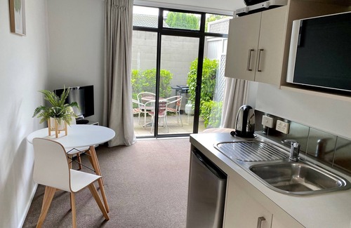 Taupo Hotel | Alpine Lake Motor Lodge