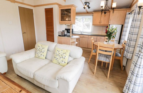Rhyd-y-foel Cottage | ALPINE LODGE, family friendly, with a garden in Rhyd-Y-Foel