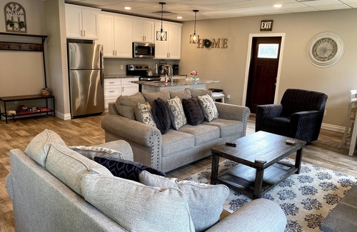 Nekoosa Cabin | Alpine Lodge-Rome Away From Home- 5 minutes to Sand Valley