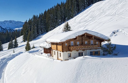 Saalbach-Hinterglemm Ski Chalet | Alpine Premium Chalet Wallegg-Lodge
