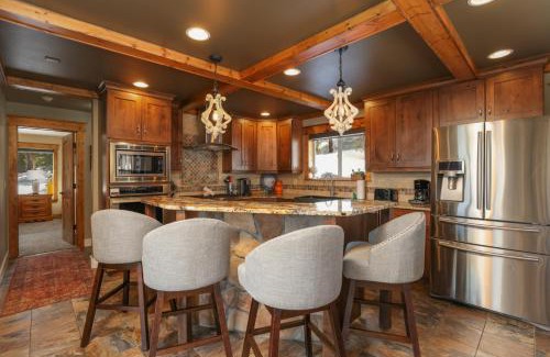 Breckenridge House | Alpine View Lodge: Stunning Mountain Home, Views