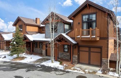 Bear Crossing House | Alpine Vista Lodge