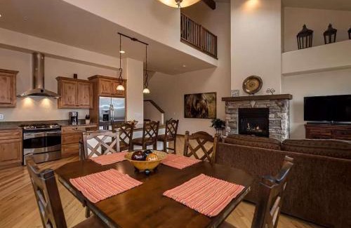 Bear Crossing House | Alpine Vista Lodge