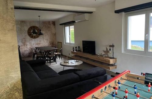 Neuve-Eglise House | Als AS DE COEUR La maison aux mille et un coeurs