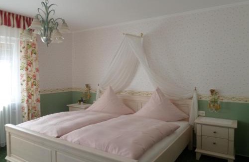 Ellenz Bed & Breakfast | Alte Weinstuben Steinfelder Hof Garni