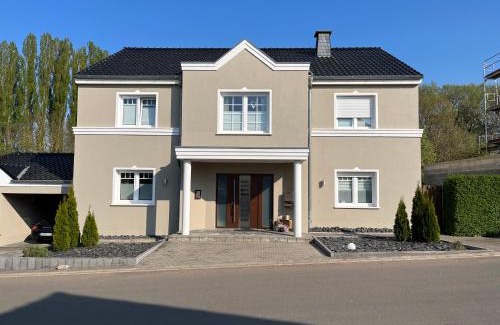 Kommern House | Alternative zum Hotel Zimmer im Einfamilienhaus-eigenes Badezimmer im Flur
