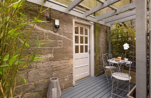 Bruntsfield House | ALTIDO Main Door Entrance Private Courtyard Apartment on the Park
