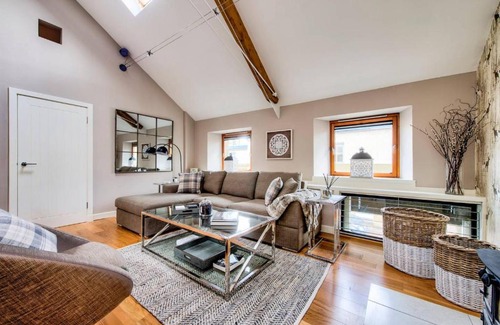 Bonnington House | ALTIDO Stunning and Modern 3bedroom Mews House with Parking