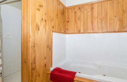 Accident House | Alvie House: Lake Area, Fire Pit, Fireplaces!