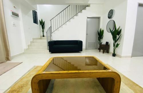 Kluang House | Alyn Home Kluang III Netflix WIFI Coway