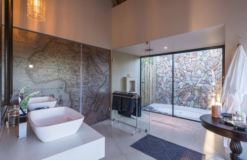 Thorny Bush Game Reserve Cabin | AM Lodge