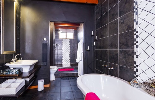 Hluhluwe House | Ama Zulu Guesthouse and Safaris