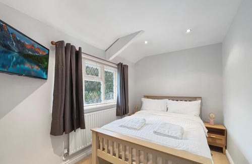 Grantham House | Amaya Eleven - 3 bed cottage in village