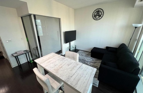 Toronto Entertainment District Apartment | Amazing 1 Bdrm Condo, Heart of Dowtown Toronto